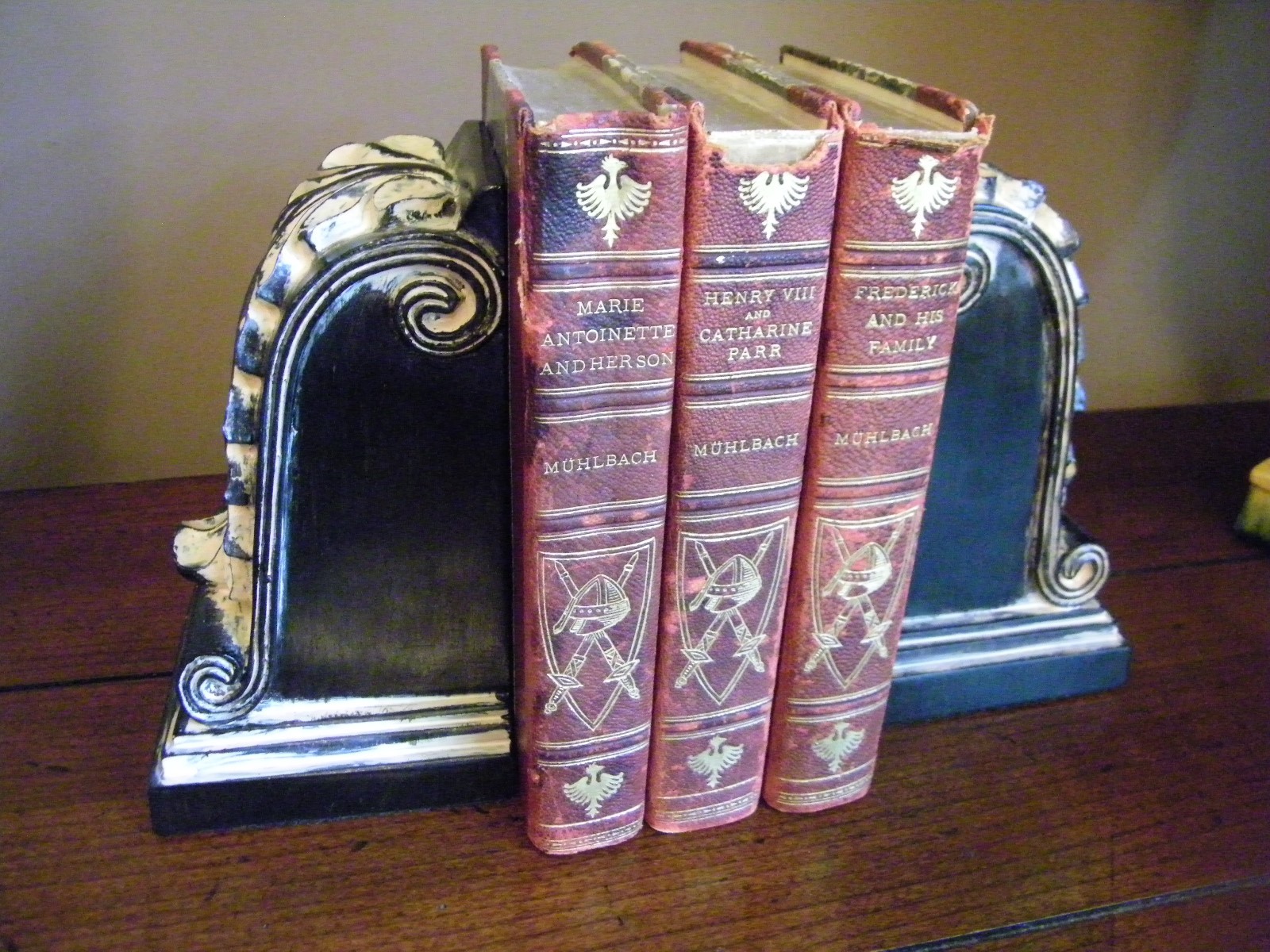 Stately Heavy Architectural Corbel Book Ends Bookends Black New