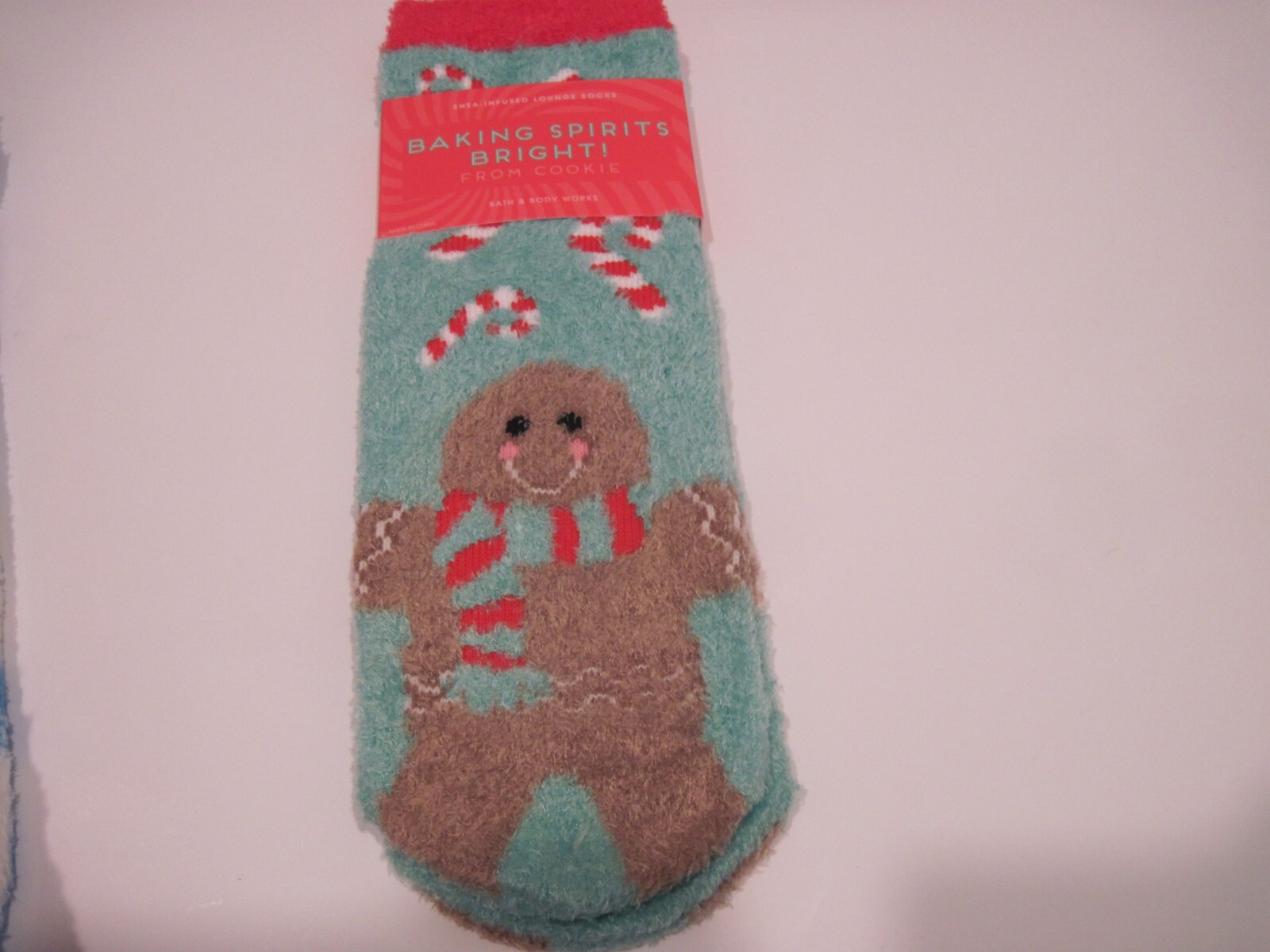 BATH AND BODY WORKS GINGERBREAD MAN SHEA INFUSED LOUNGE SOCKS