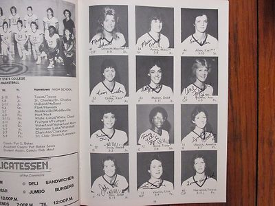 1983 Grand Valley St. Womens Basketball Guide(14 Sign/KARI ALLEN/PAT BAKER GRZYB