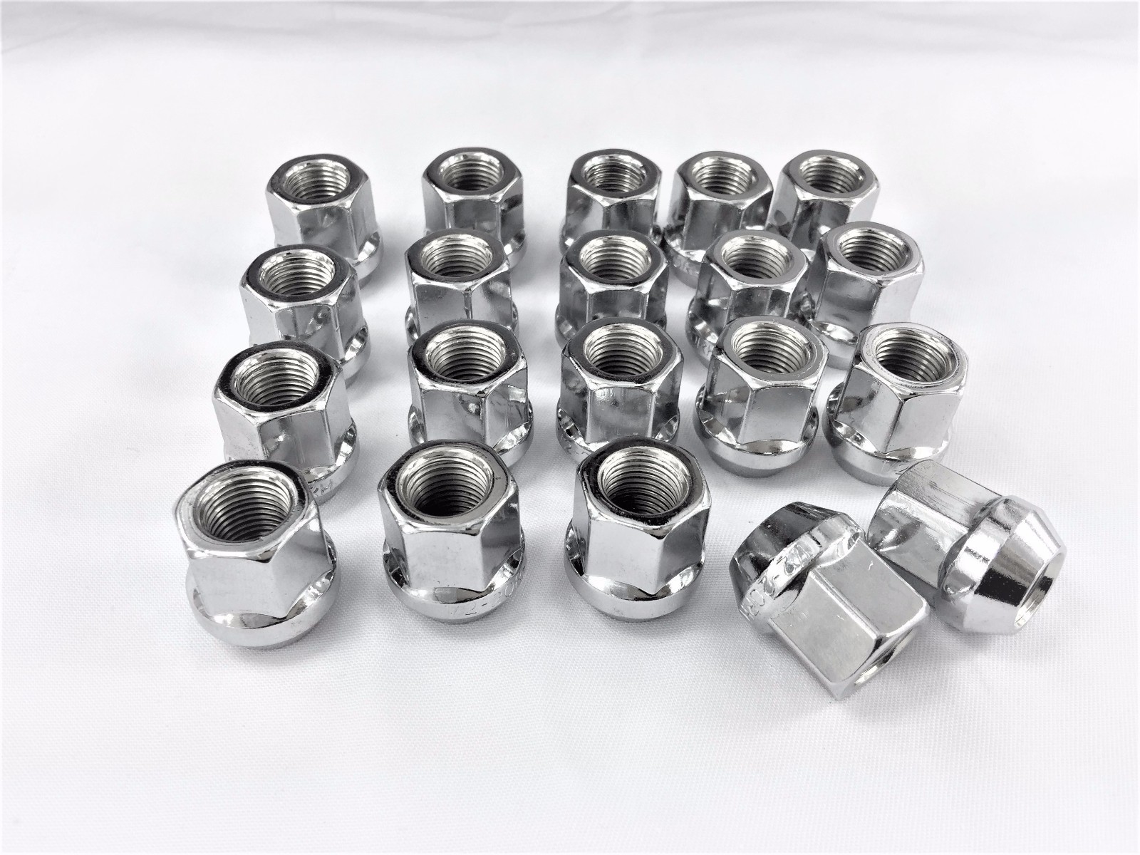16X M14x1.5 chrome Acorn Lug Open End Wheel Nuts for VE VF COMMODORE
