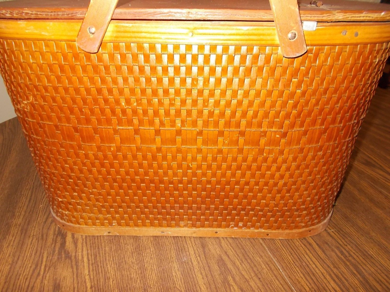 Large Picnic Basket w/ Pie Shelf Vintage HAWKEYE Burlington Woven Wicker