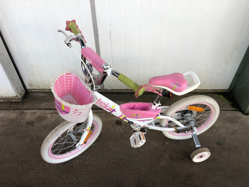 trek girl bike 16