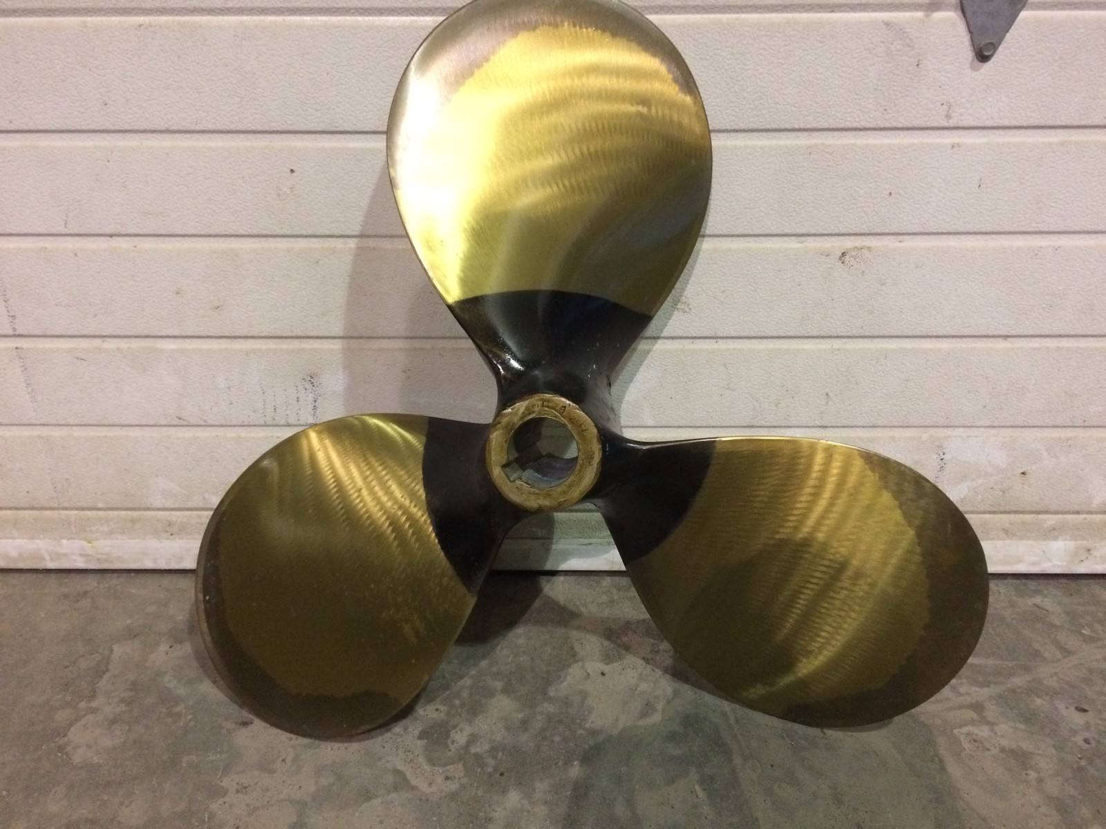 Very nice 30'' diameter, right hand, 3 blade, 27 deg. bronze marine propeller