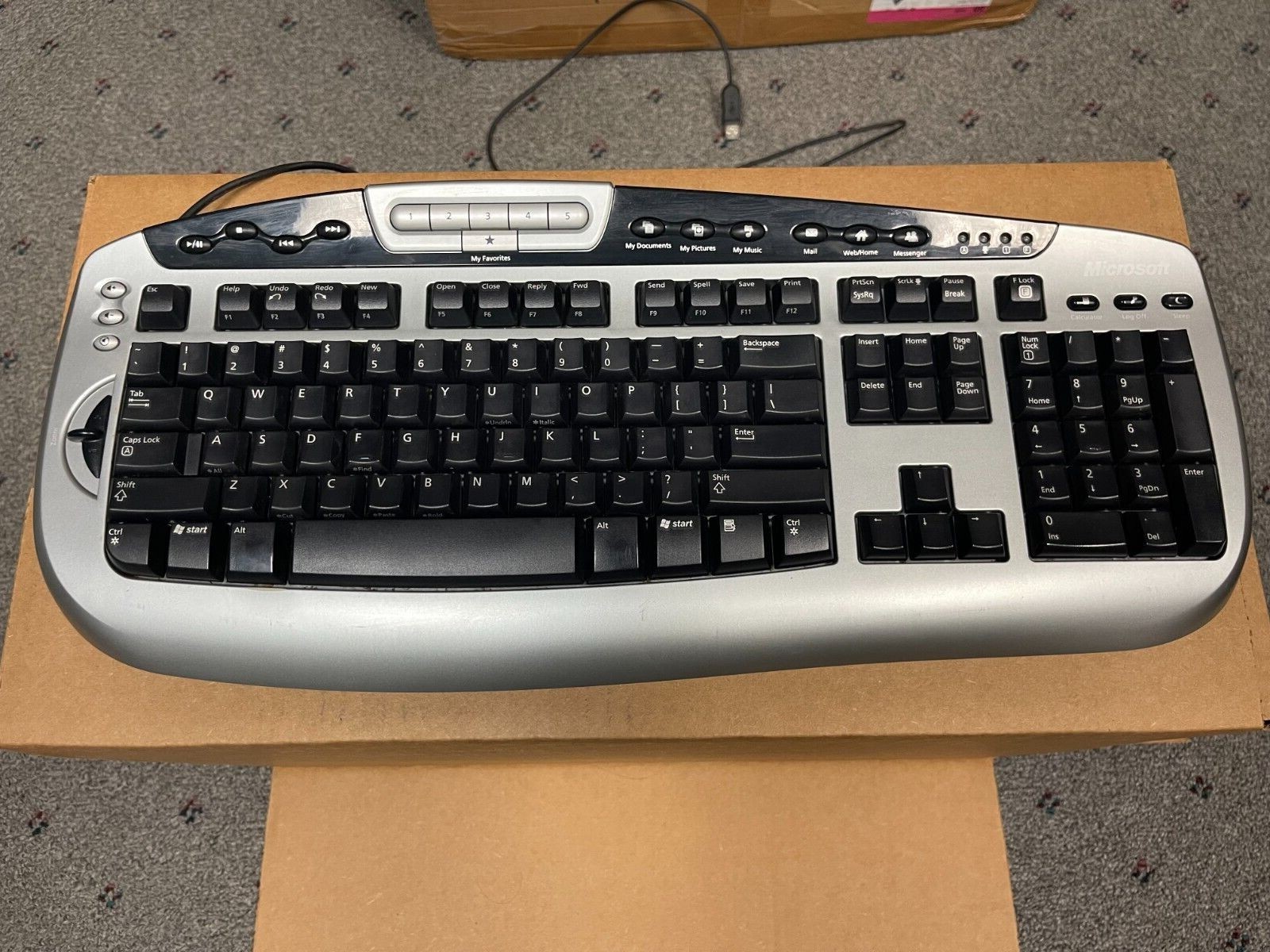 Microsoft Digital Media Pro USB Keyboard KC0405 Model 1031 Silver