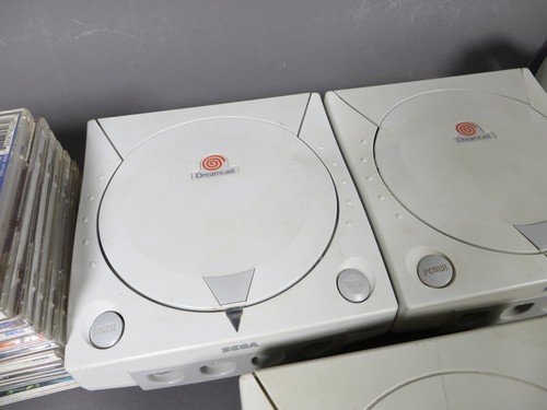 Sega Dreamcast Console System Games & Controllers Lot