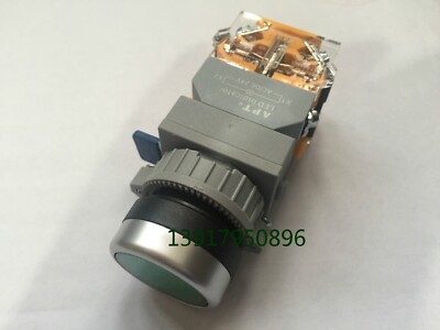 1 pcs  Siemens  APT LA39-B3-01D/R 24V Flat head  button switch self-reset red