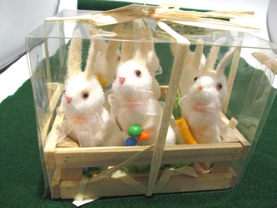 6 Fuzzy rabbits in a wood crate Easter Age is only something different - New 4''