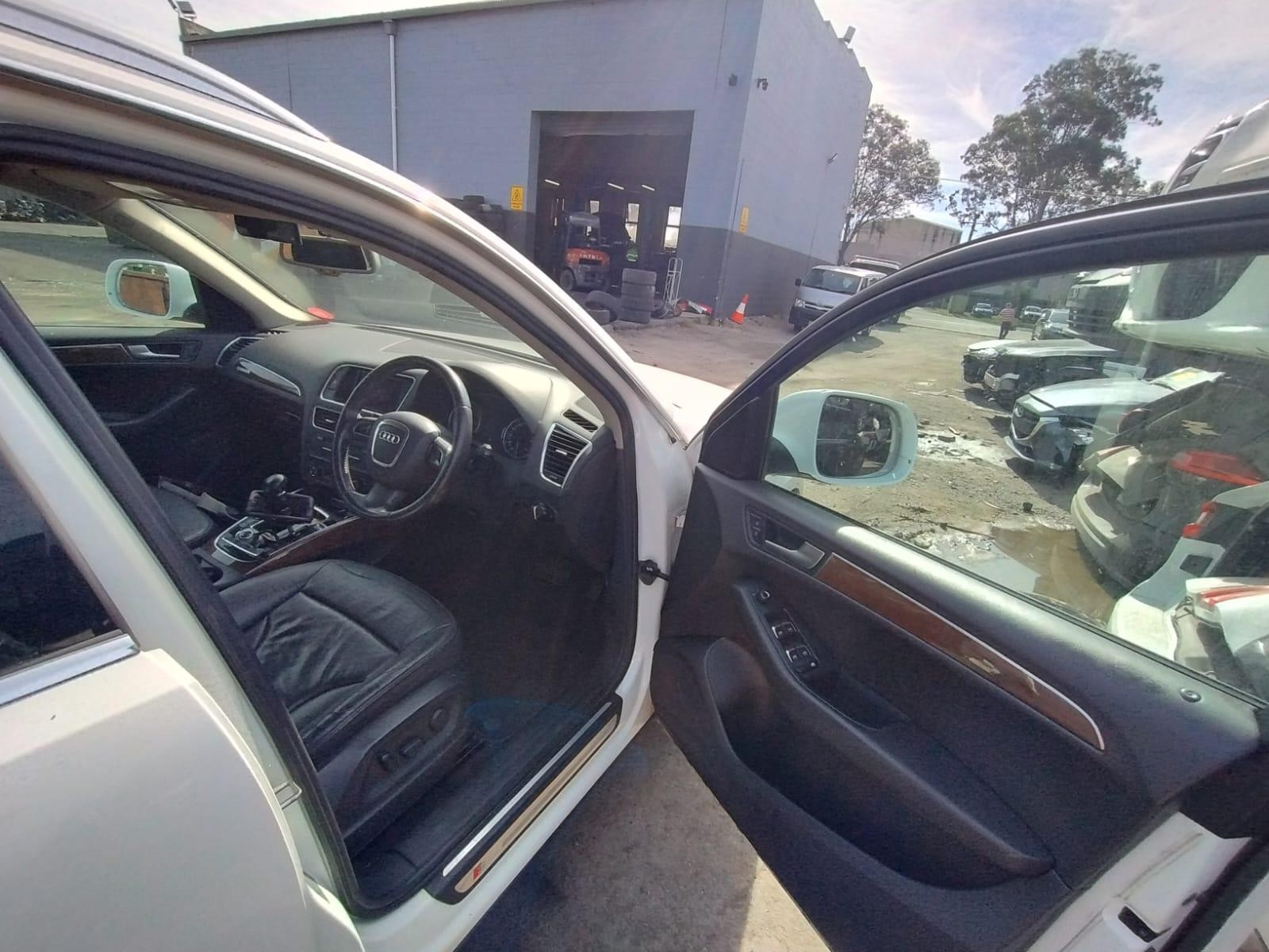 AUDI Q5 8R 12/2008-01/2017 RIGHT FRONT DOOR TRIM 4 DOOR STATION WAGON 8R2867104 - thumbnail 10