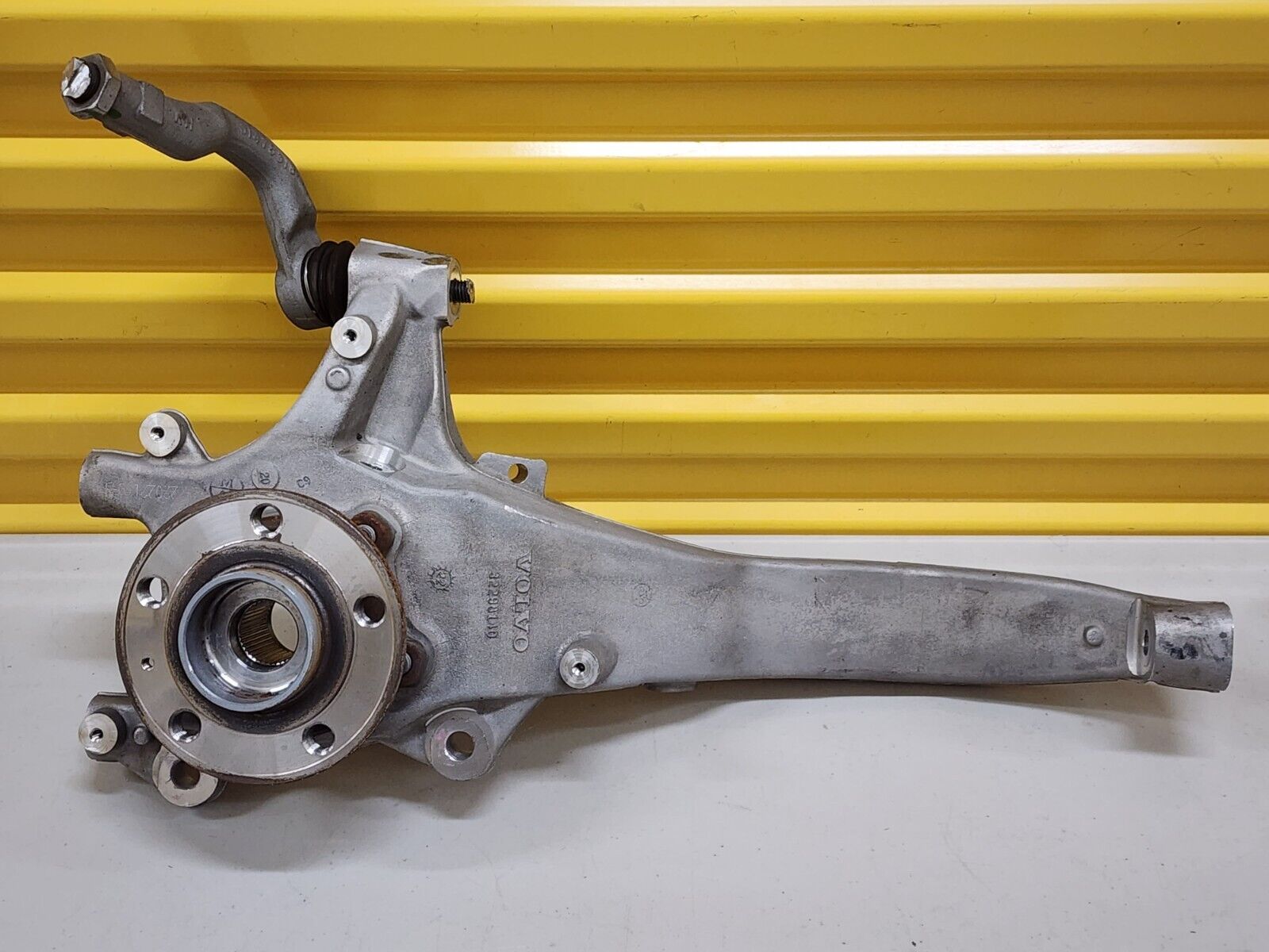 2016-2024 Volvo XC60 XC90 V90CC Front Right Spindle Knuckle 2016-2024 Volvo XC60 XC90 V90CC Front Right Spindle Knuckle