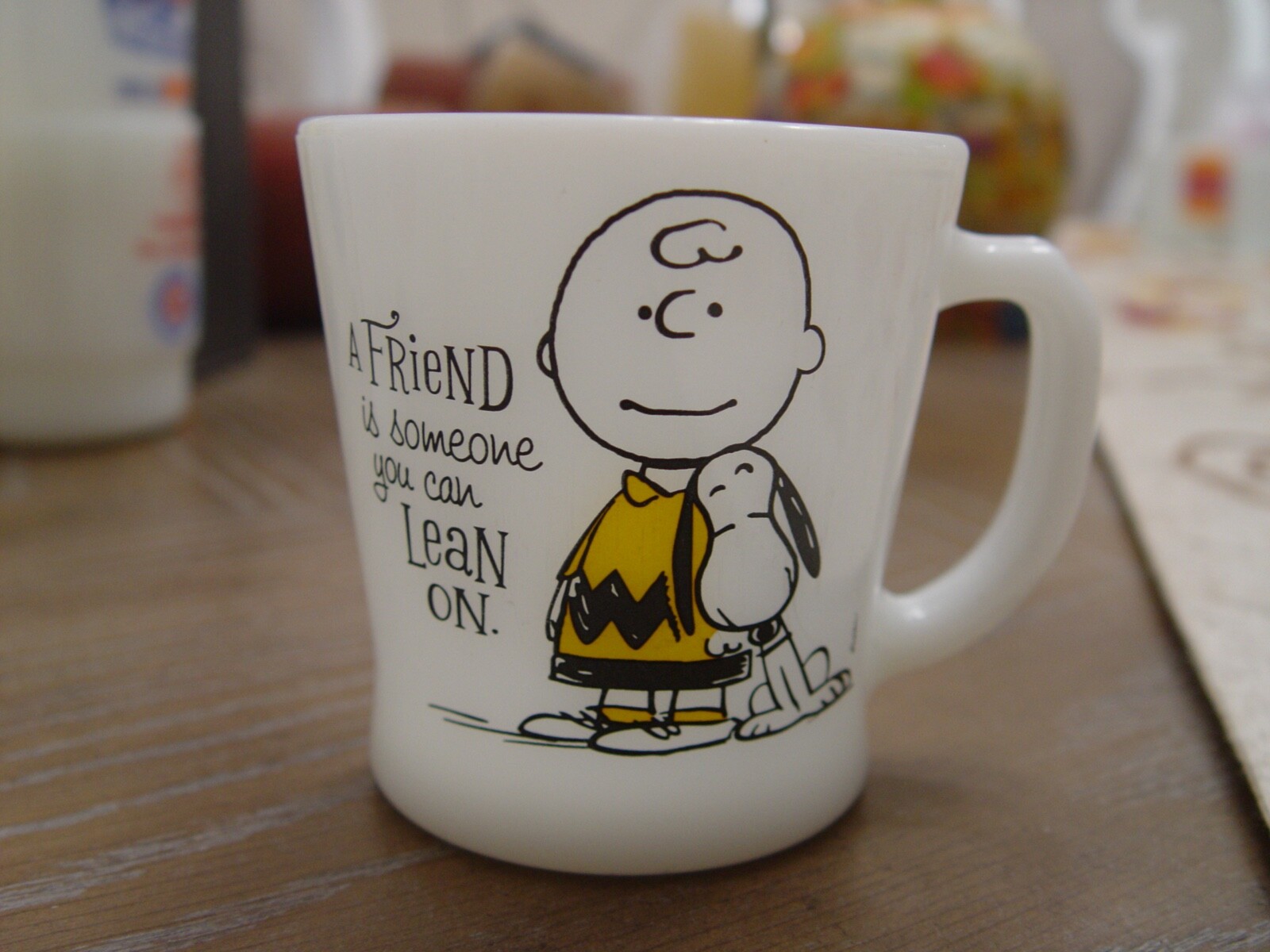 Charlie Brown & Snoopy A Friend Is Someone You Can Lean On FireKing Coffee MugのeBay公認海外通販｜セカイモン