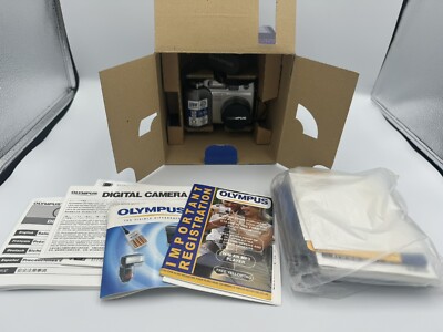 Olympus CAMEDIA C-4000 Zoom 4.0MP Digital Camera - Silver