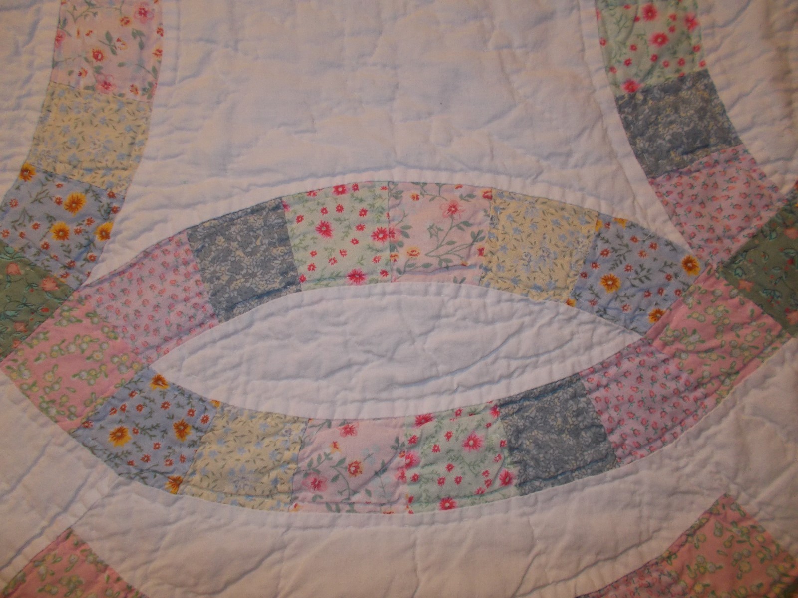 Double Wedding Ring Baby Quilt or Wall Hanging 40