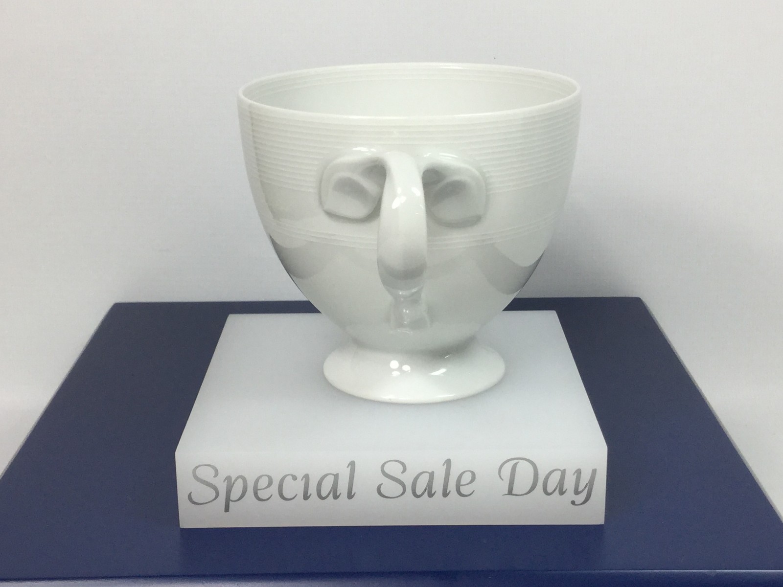 Hutschenreuther Fine China, NEW, RETIRED, Cholé Rotonde Pattern, 8 oz Cup