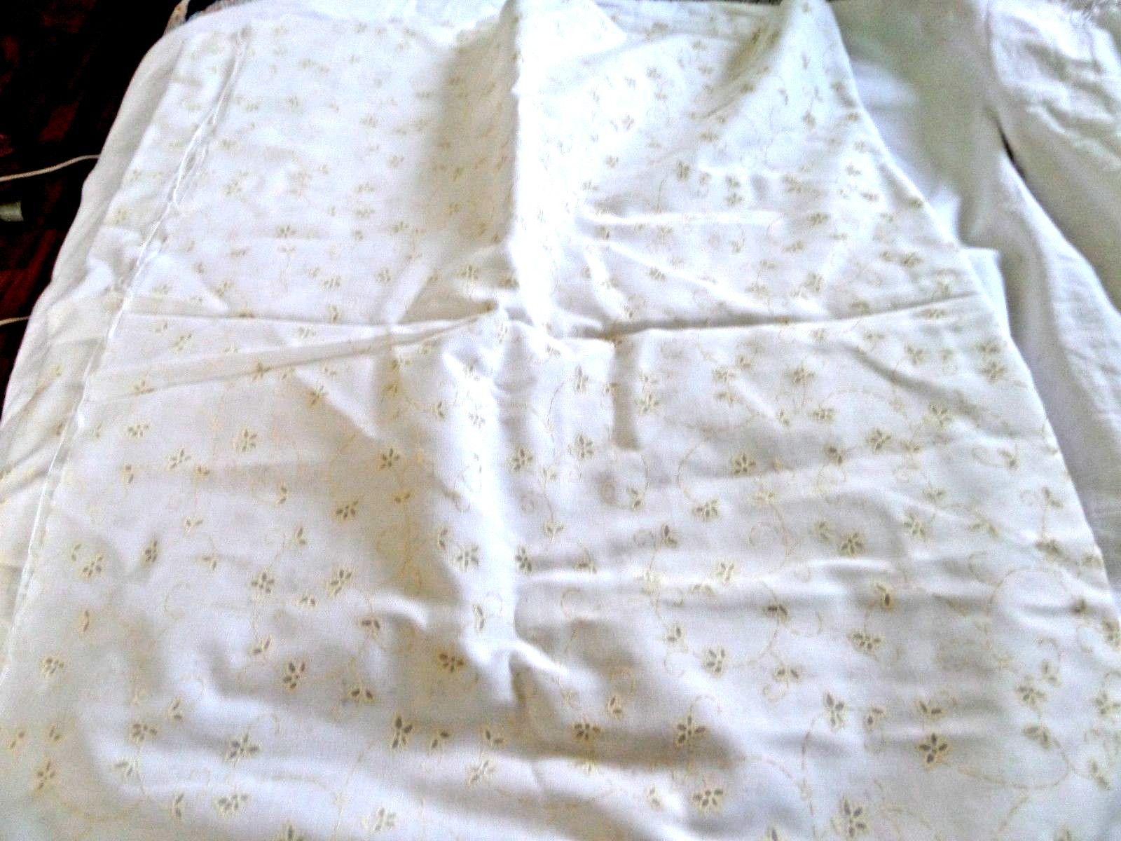 Vtg Retro  White Faux Grey Floral Eyelet fabric  1 1/2