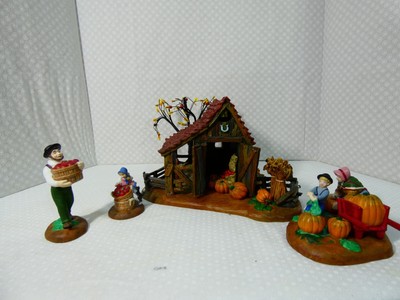 Department 56 ''It's Almost Thanksgiving'' (Set of 4) #56639 -New England Village-