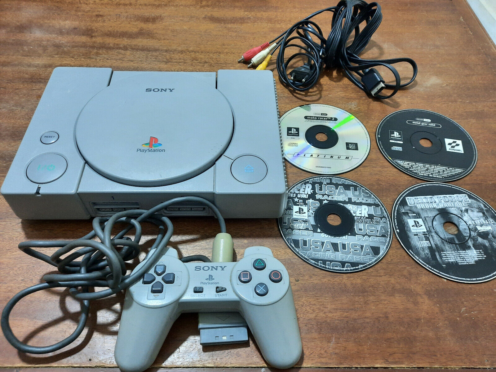 Sony Playstation 1 PS1 Gray Original japan + 4 games Tested Sony Playstation 1 PS1 Gray Original japan + 4 games Tested