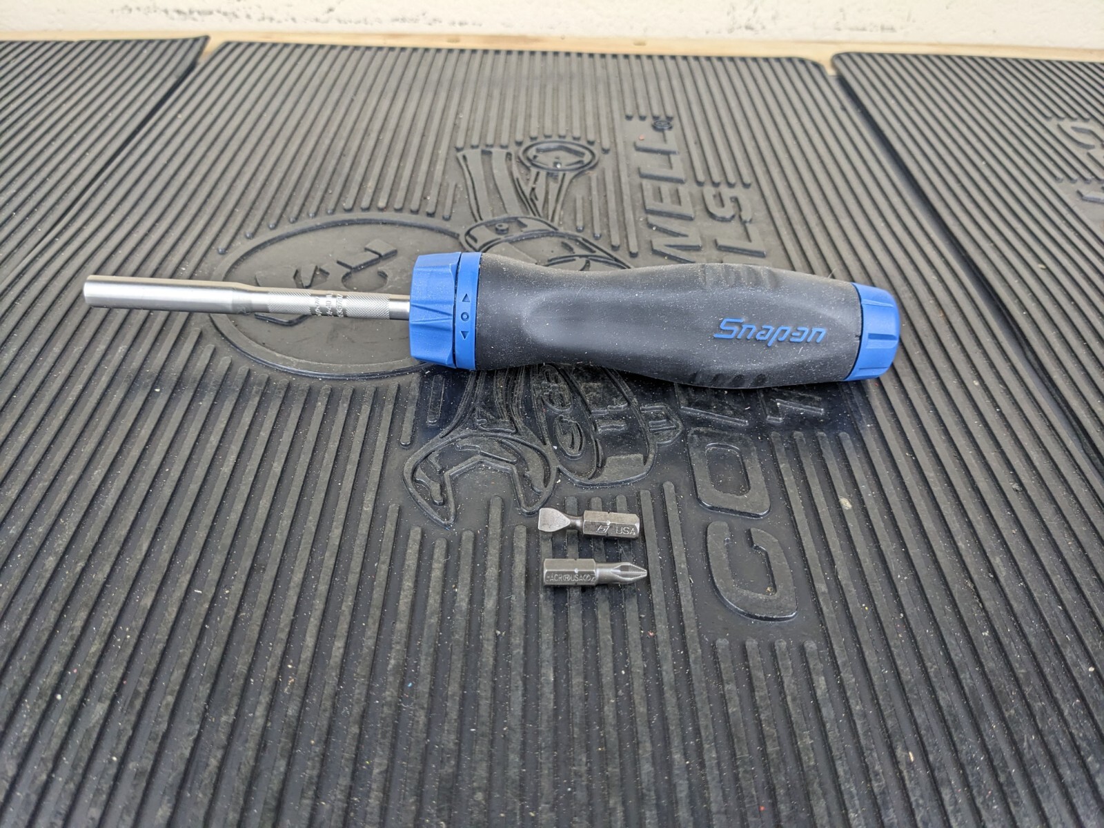Snap-on Tools SGDMRC44BMB #ba174 Power Blue Soft Grip Snap-on Tools SGDMRC44BMB #ba174 Power Blue Soft Grip