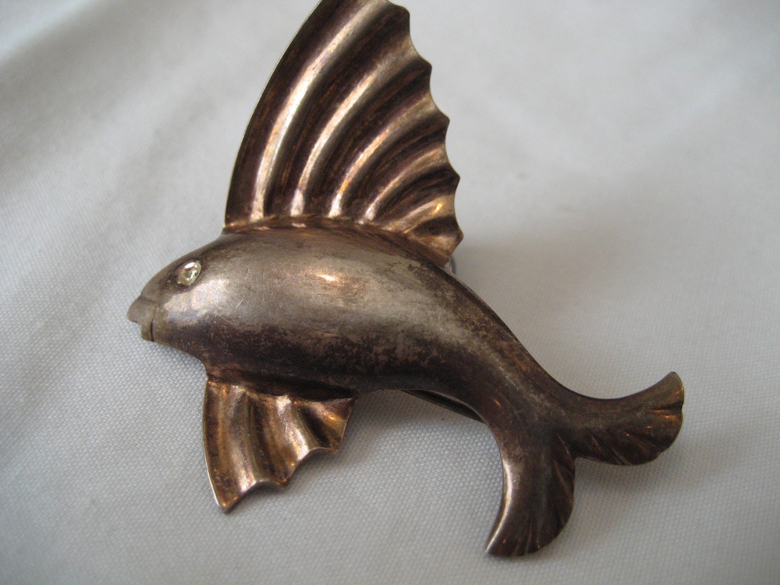 Collectible --- Vintage --- Sterling Silver Fish Pin