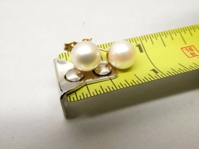 Vtg 14K Gold Cultured Pearl Stud Earrings 7.71mm Diameter Estate Post