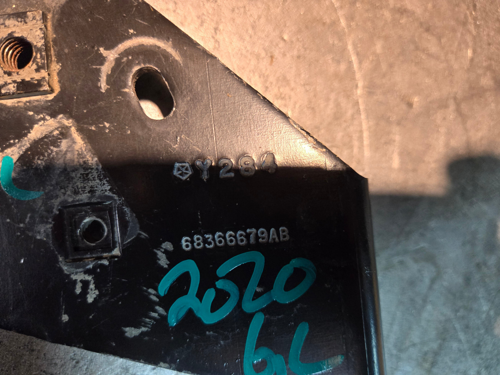 2020 6.7l CUMMINS Mopar 68366679AB Power Steering Pump Bracket - Picture 2 of 5