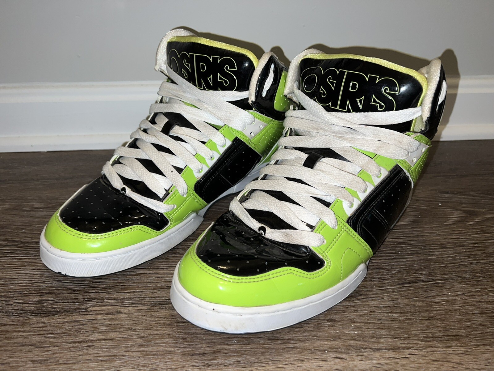 RARE OSIRIS BRONX GREEN PATENT LEATHER 
