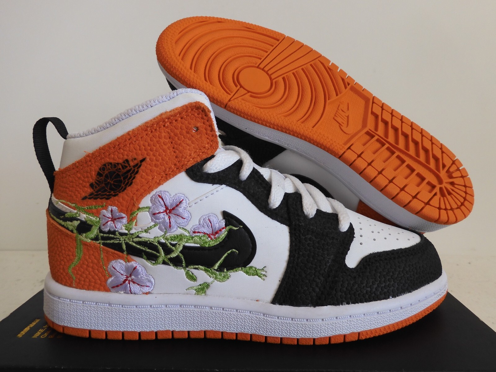 NIKE AIR JORDAN 1 MID SE (PS) WHITE-BLACK-STARFISH SZ 13c