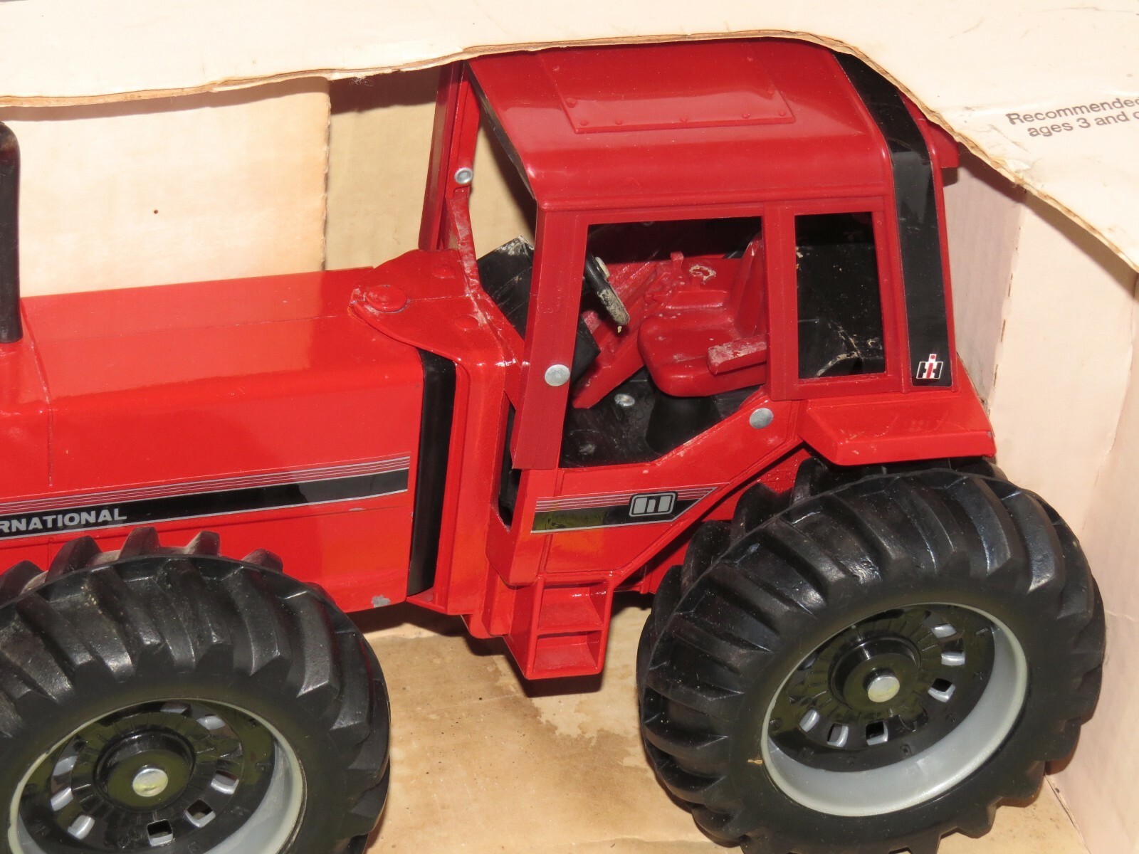 Vintage International Harvester 7488 IH 2+2 4WD Tractor NIB 1:16 dirty box Ertl