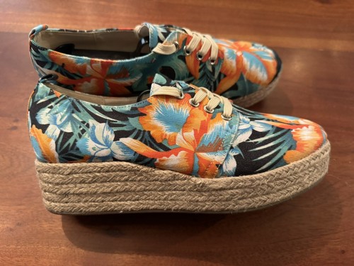 Nicole Clarice Women's tropical floral print platform