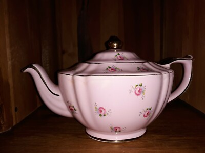 H /& HD Embossed Pansy Teapot 6 Cup 2398