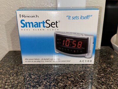 SmartSet Dual Alarm Clock by Emerson Research AC100 Automatic Setting Clock. New