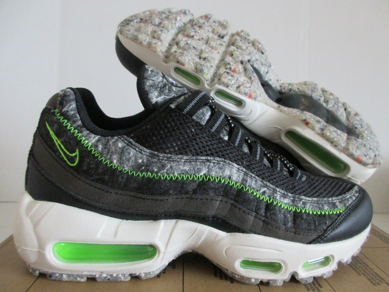 NIKE AIR MAX 95 BLACK-ELECTRIC GREEN MENS SZ 6 / WOMENS SZ NIKE AIR MAX 95 BLACK-ELECTRIC GREEN MENS SZ 6 / WOMENS SZ