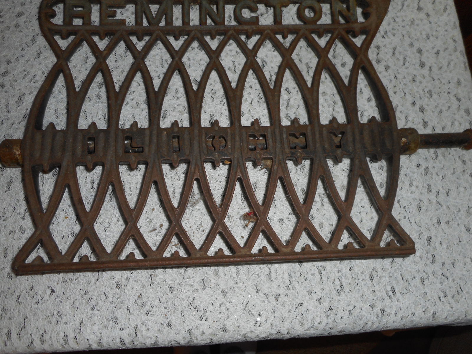 ANTIQUE VINTAGE RARE REMINGTON ILION NY CAST IRON TREADLE FOOT PEDAL WITH ROD