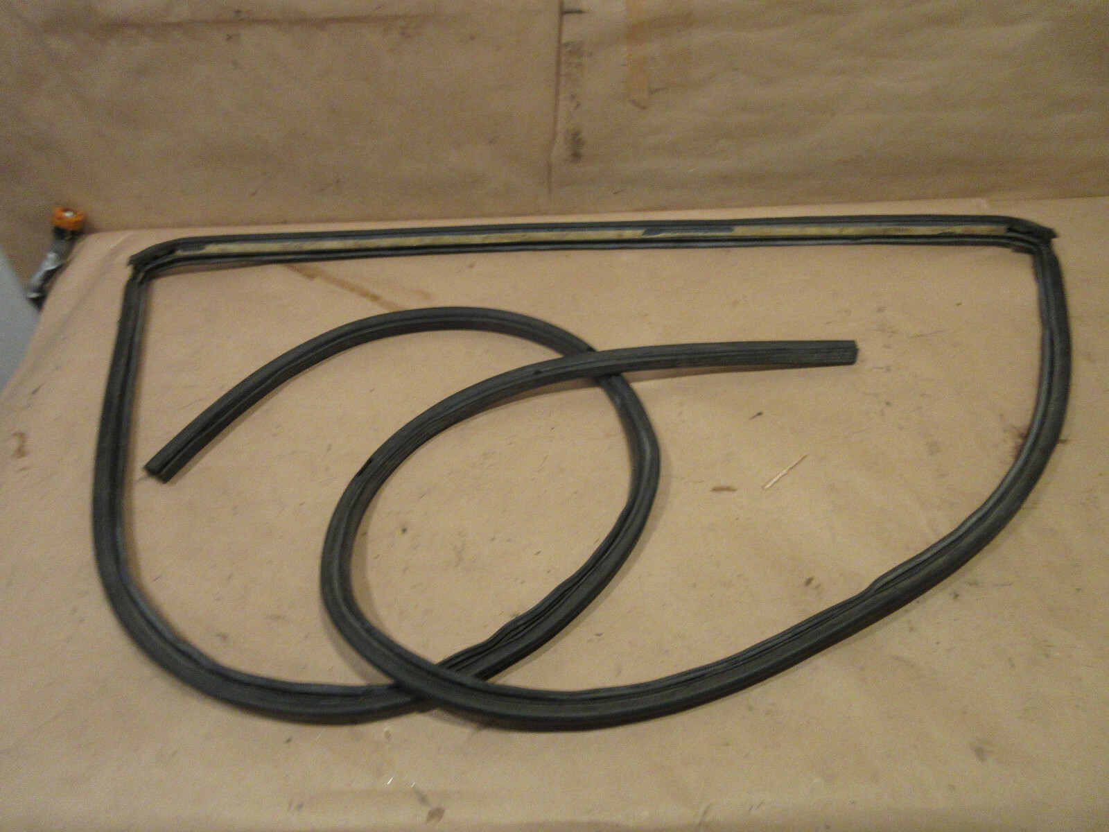 Ferrari 348, 355 Spider - Front Doors / Roof Rubber Gasket P