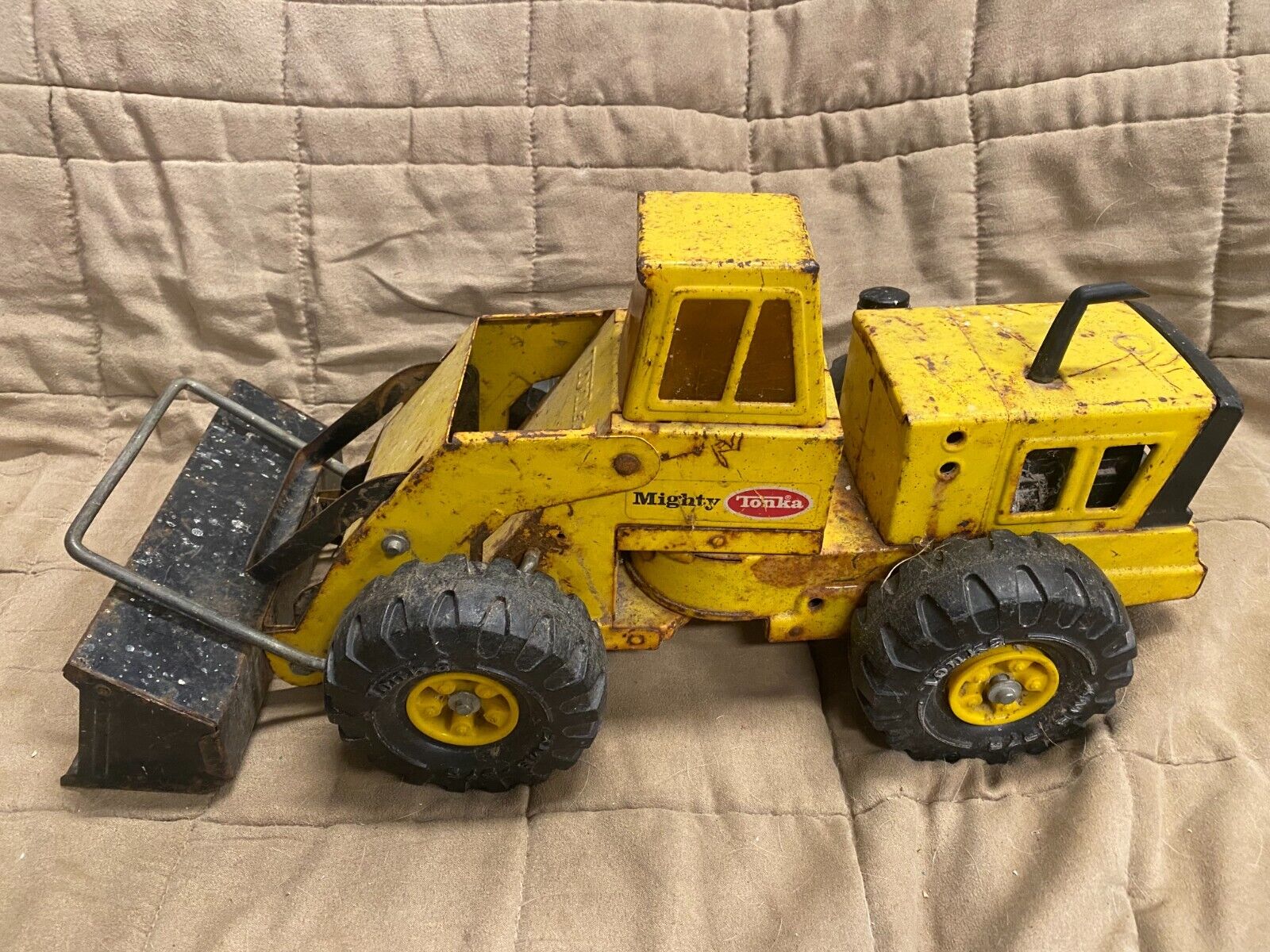 TWO- VINTAGE TOY 19 TWO- VINTAGE TOY 19