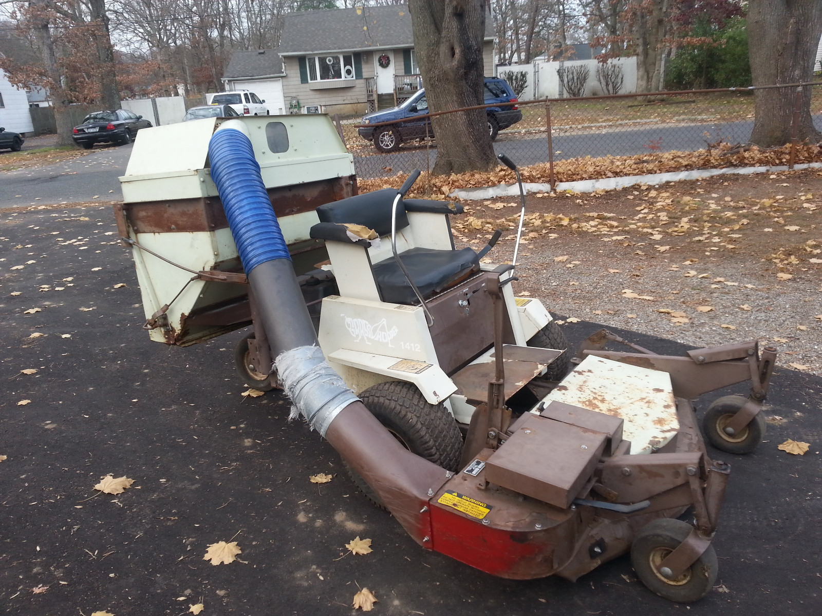 GRASSHOPPER MOWER with Leaf/Grass VACUUM