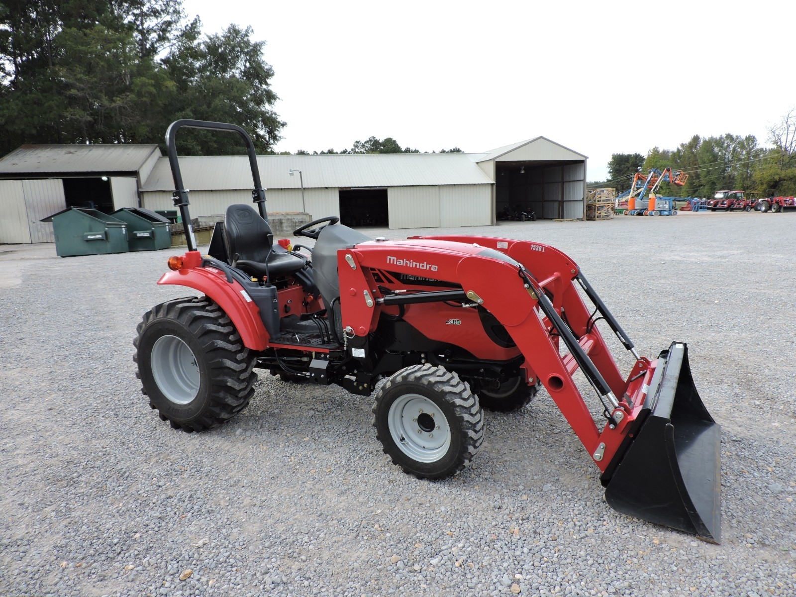 2017 MAHINDRA 1533 TRACTOR WITH LOADER - 4WD - GOOD CONDITION!!