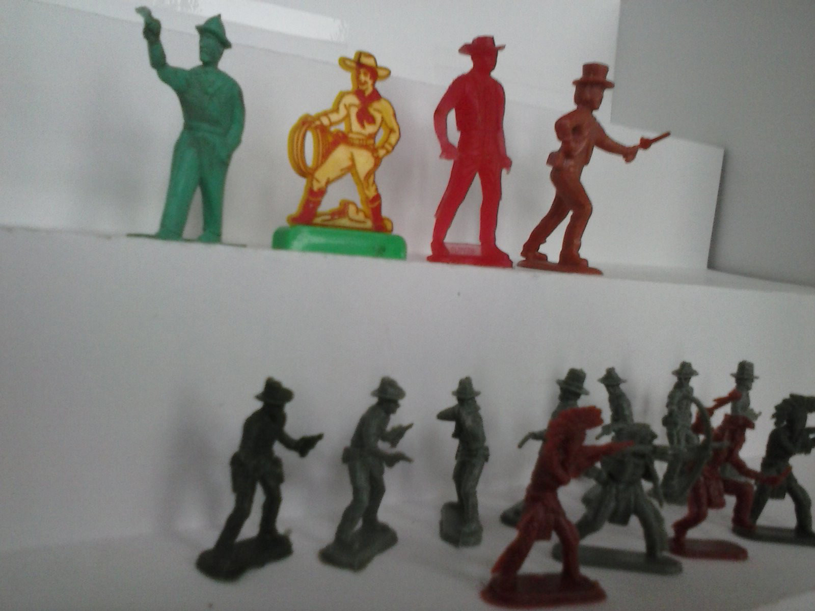 Assorted 35mm, 45mm, 54mm Cowboys Indians Plastic Playset Figures