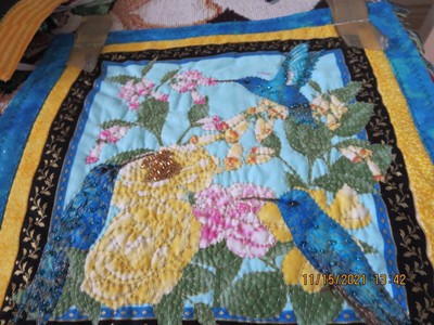 PRETTY HAND  QUILTED & BEADED HUMMING BIRDS ---#RLP1-12-2