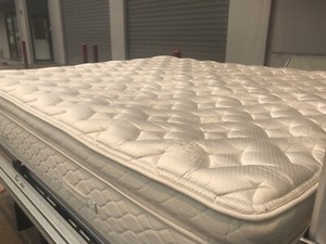 Excellent Condition King Size Pillow Top Mattress Sealy Posture