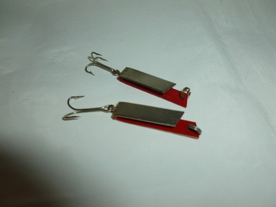 2 Vintage Unmarked 1-1/2” Fly Rod/Ultralight Fishing Lures  Lot J-581