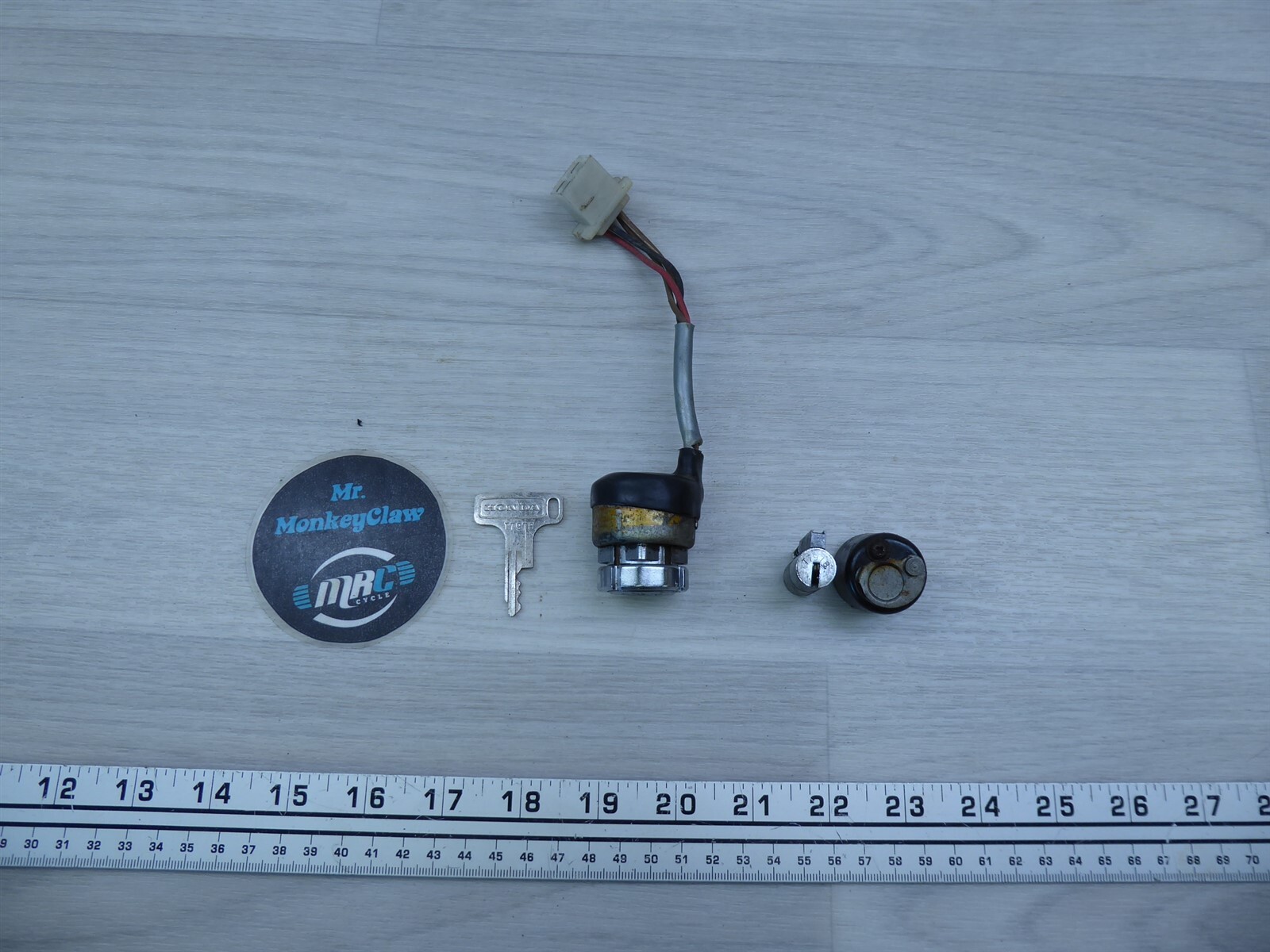 1969 Honda CL175 Scrambler H1527) ignition switch fork lock