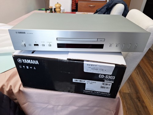 YAMAHA CD-S303 Single-disc CD Player Silver with Box Japan YAMAHA CD-S303 Single-disc CD Player Silver with Box Japan