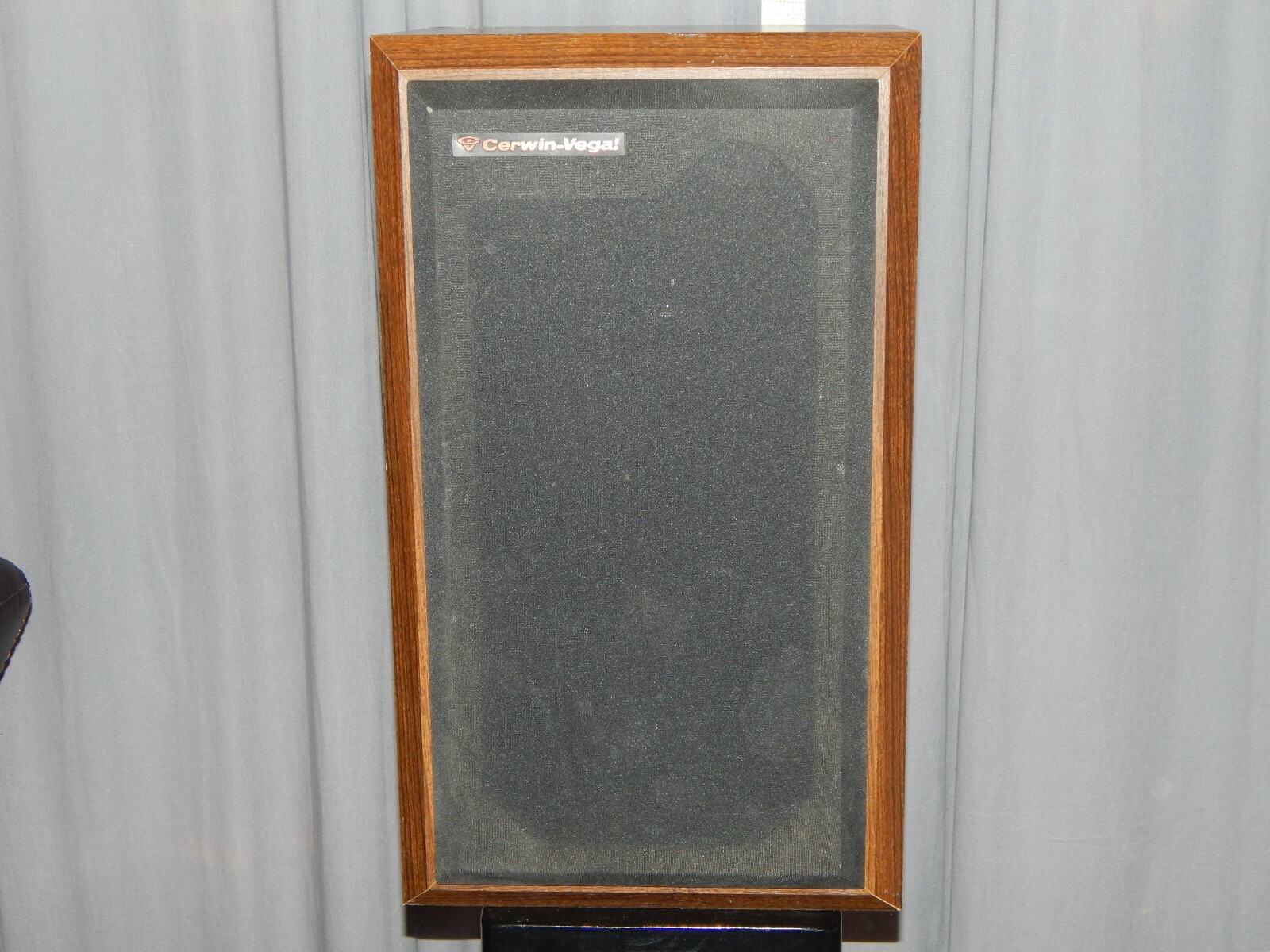 Vintage Cerwin Vega AT-8  2-way Bookshelf / Main Speaker Sounds Fantastic!