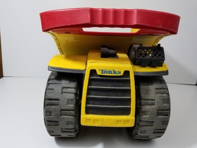 Vintage 2004 Hasbro LARGE Big Yellow Tonka Steel Plastic Dump Truck Red Handle