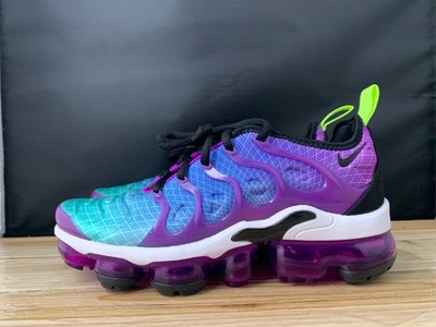 nike vapormax plus women's hyper violet