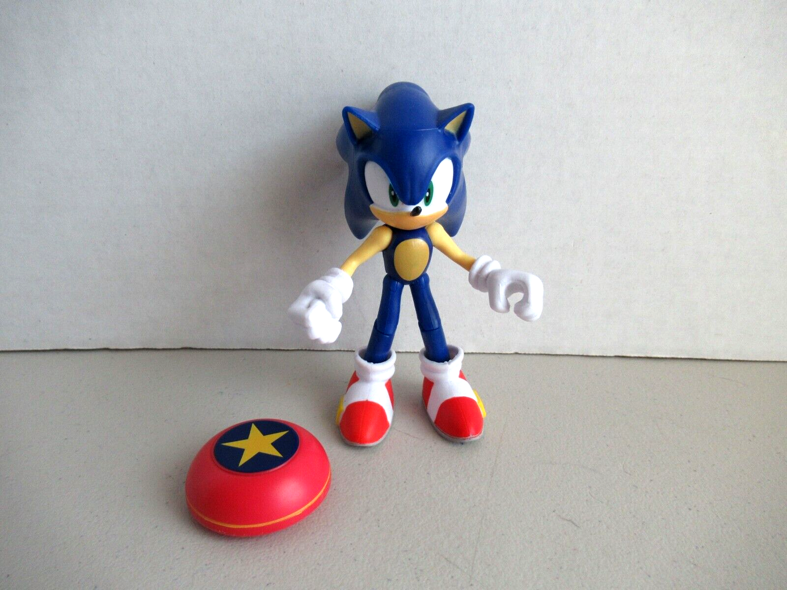  Card Game Sonic The Hedgehog with Star Spring 2 Inch Figurine :  Toys & Games