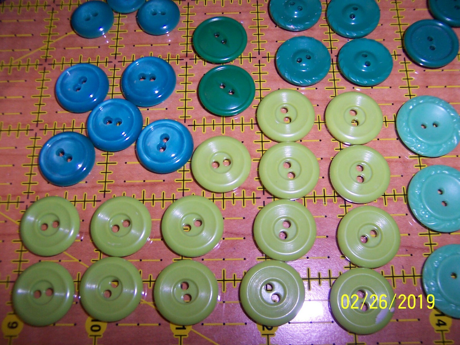 Vintage Lot of 89 Shades of Green & Green/blue Buttons NICE!!