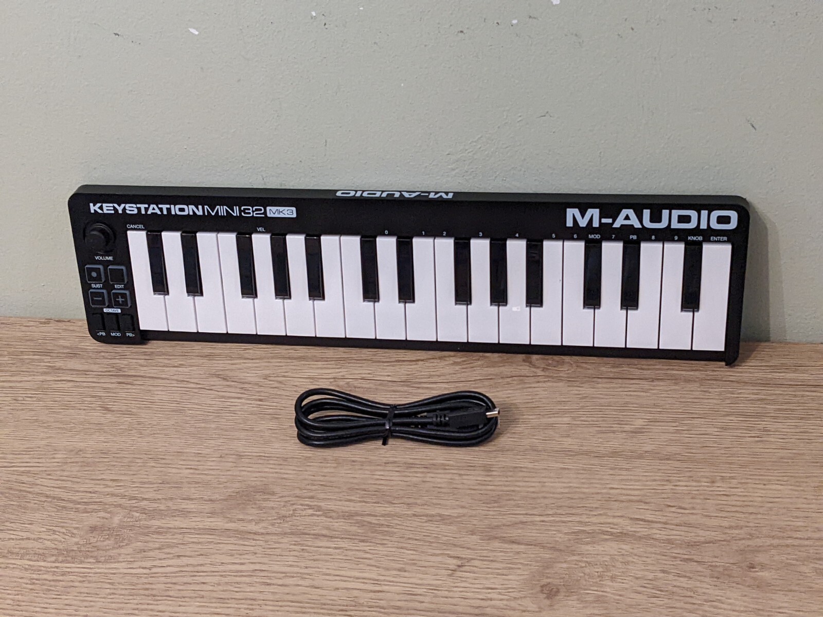 M-Audio Keystation Mini 32 MK3 USB MIDI keyboard portable M-Audio Keystation Mini 32 MK3 USB MIDI keyboard portable
