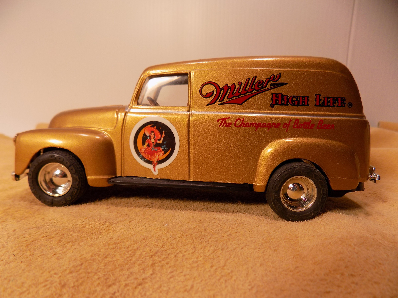 Ertl #9269 Miller High Life Beer 1950 Chevy Panel Panel Diecast Bank  1/25 NOS