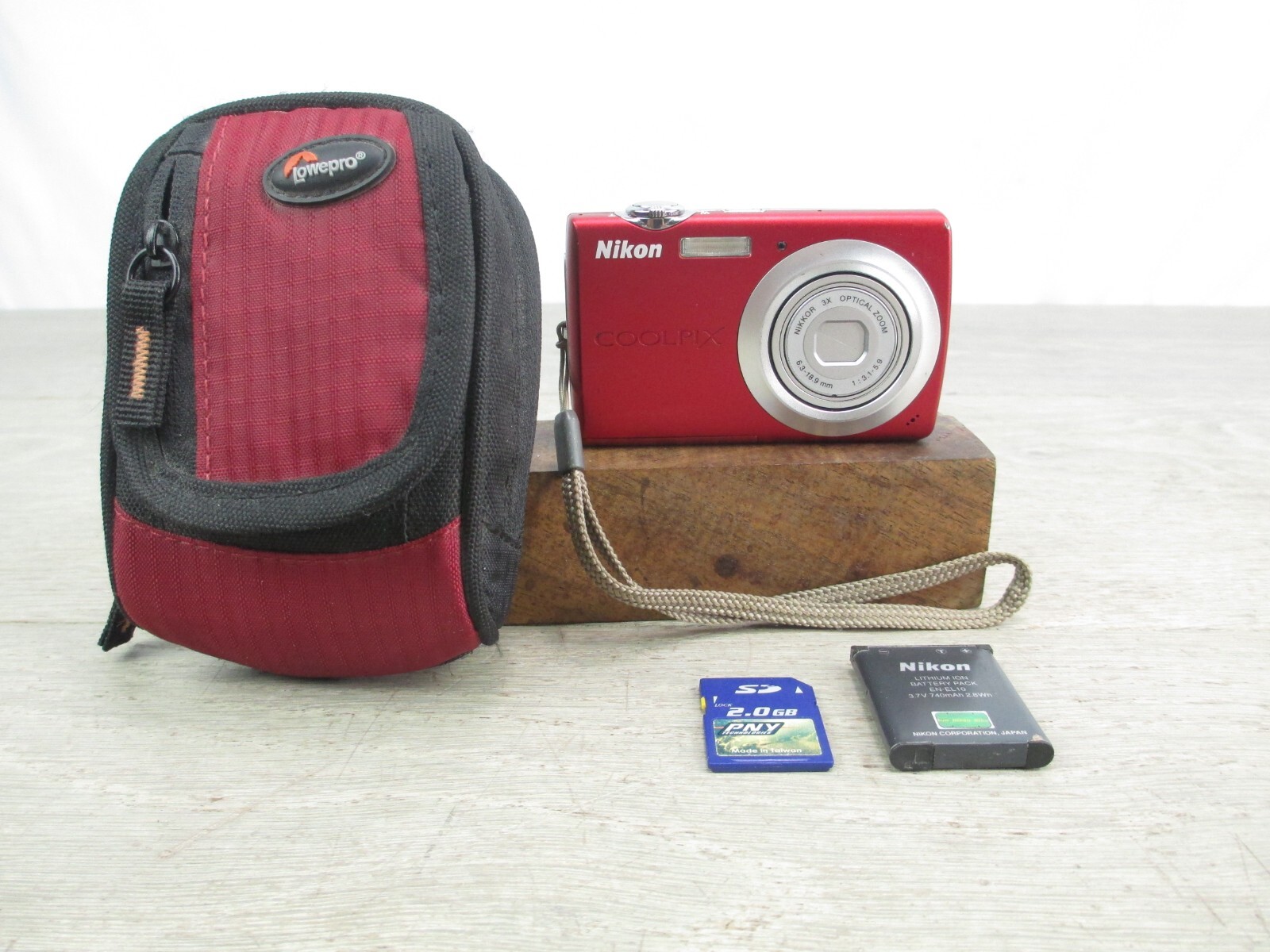 Nikon Coolpix S203 RED Digital Camera Slim -Ultra Thin